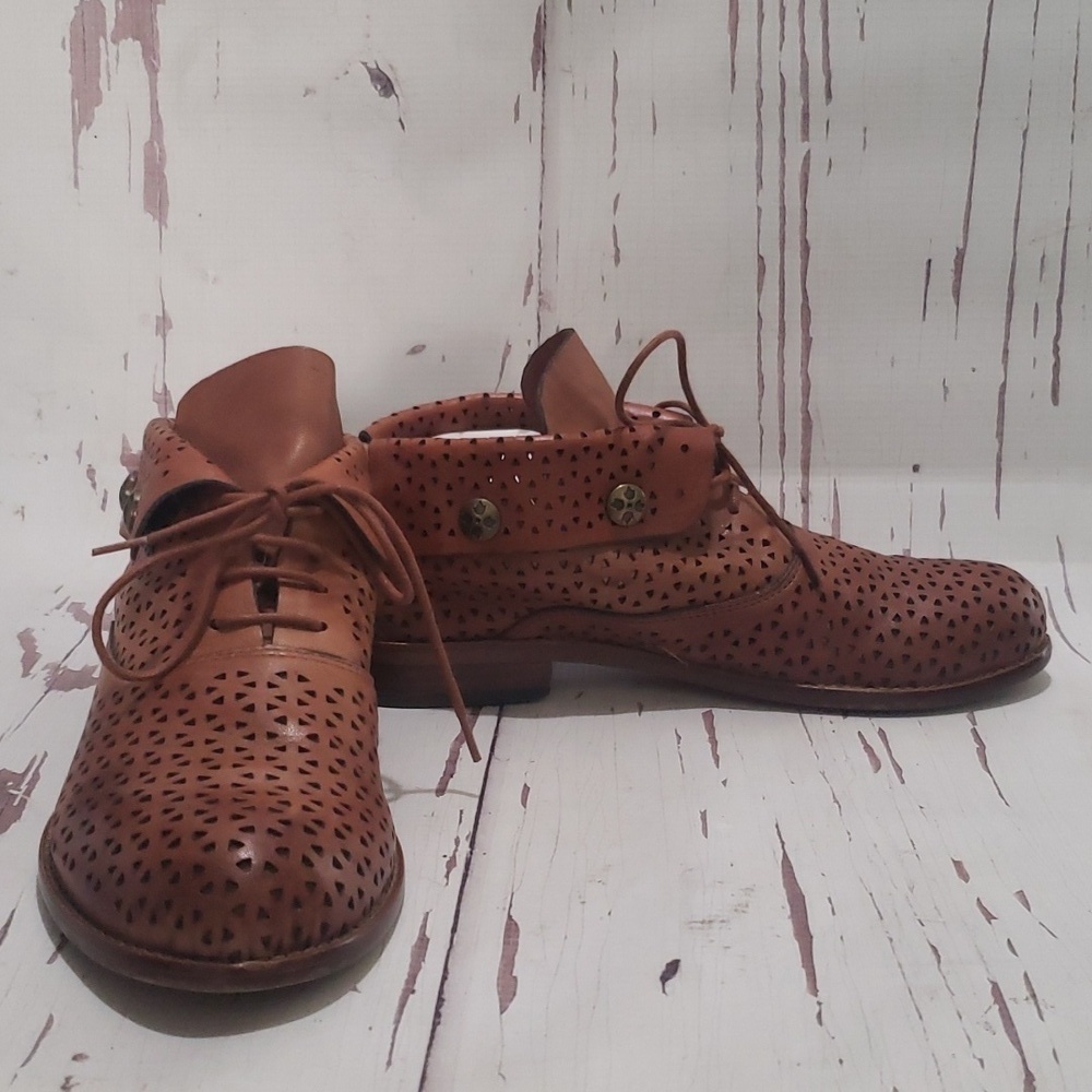 Patricia Nash chestnut lace up womans shoes 7.5